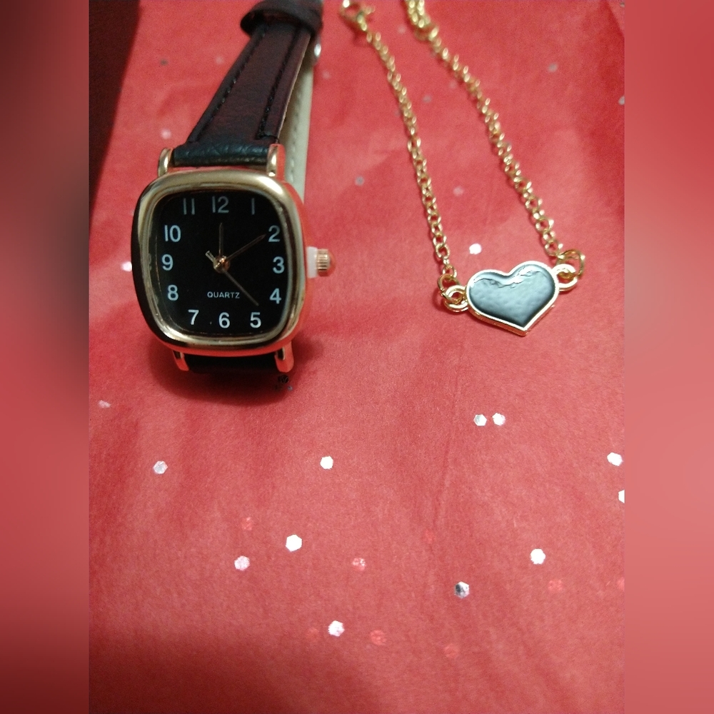 #19 Women's Quartz Watch & Heart Bracelet Gift Set - Picture 5 of 11